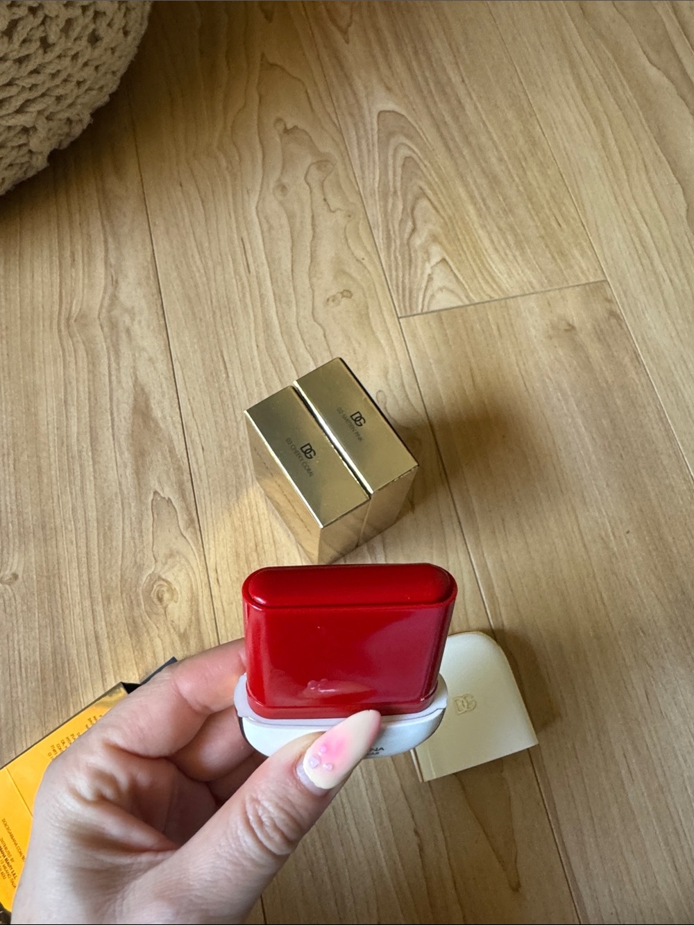 Dolce & Gabbana Gold Metallic Cherry Glaze - Picture 3 of 5